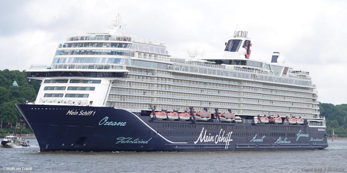 MEIN SCHIFF 1 (9783564) - Hamburg 25/05/2025 - © Copyright Wolfram Tribull