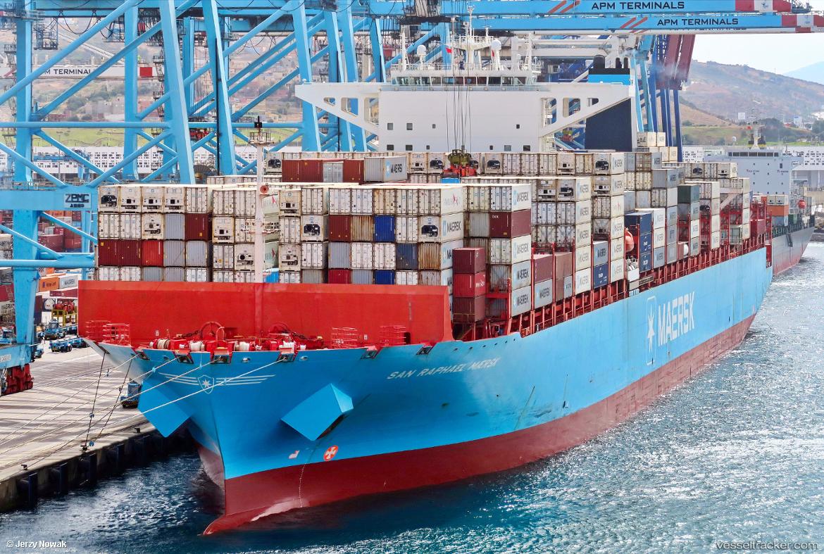 SAN RAPHAEL MAERSK Vessel photos for jojek - vesseltracker.com